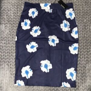 SouthStore Pencil skirt.  NWT.  Size XL. ‎ Floral print.